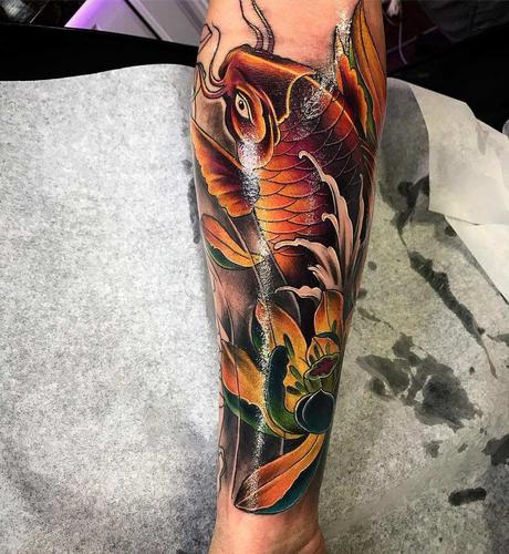 属马的纹鲤鱼纹身好吗 鲤鱼纹身什么<font color='red'>人不</font>能纹是什么意思？